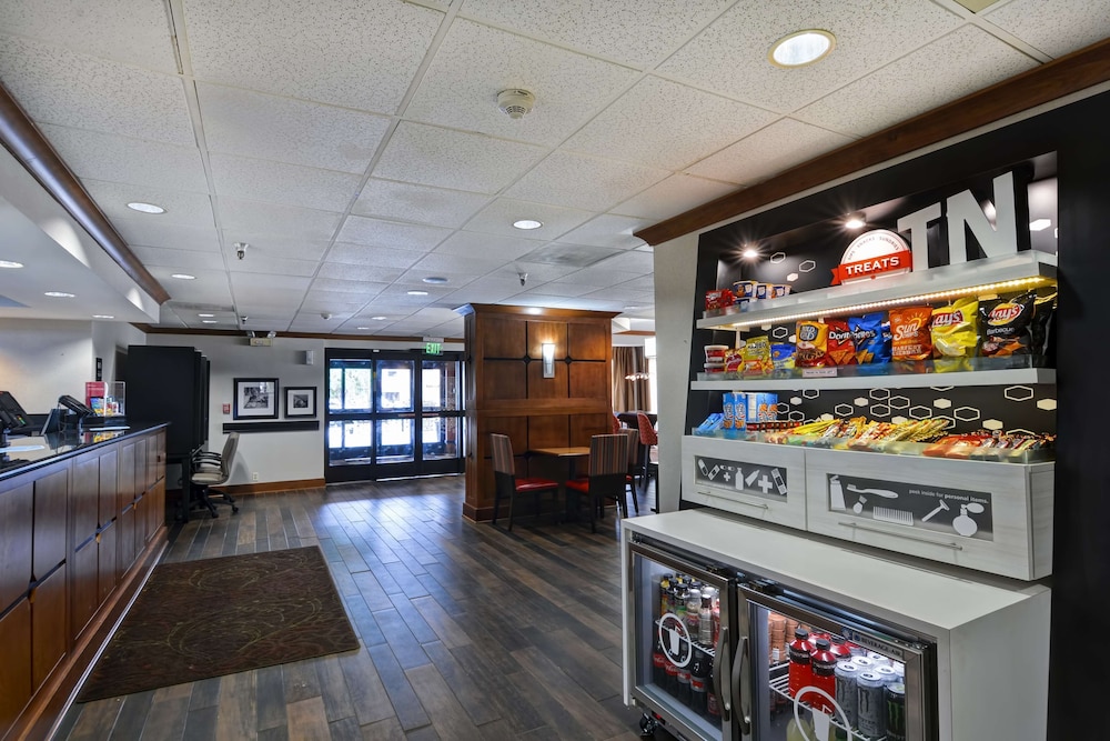 Hampton Inn Memphis Poplar - photo 31