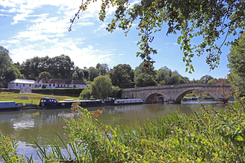 Shillingford Bridge Hotel