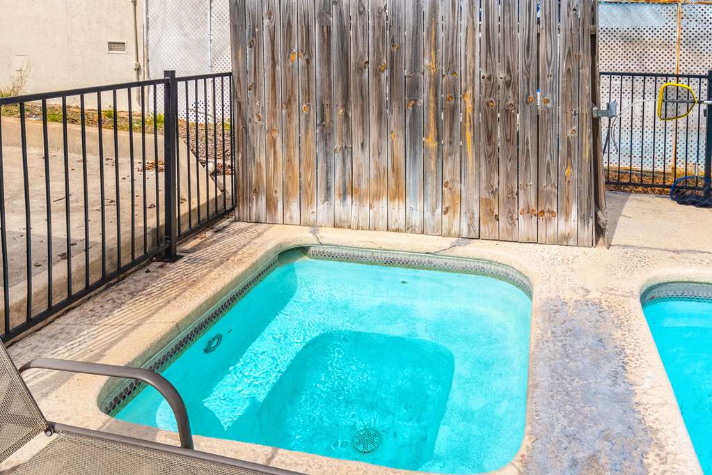 Econo Lodge Fredericksburg - photo 21