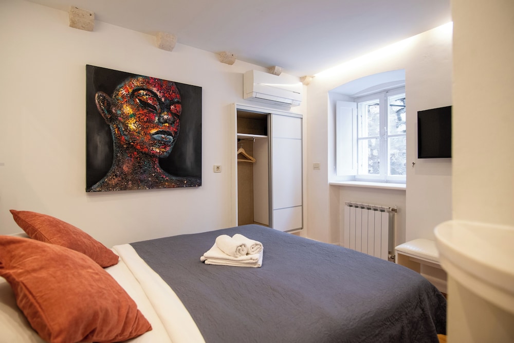 Luan Old Town apartment by DuHomes