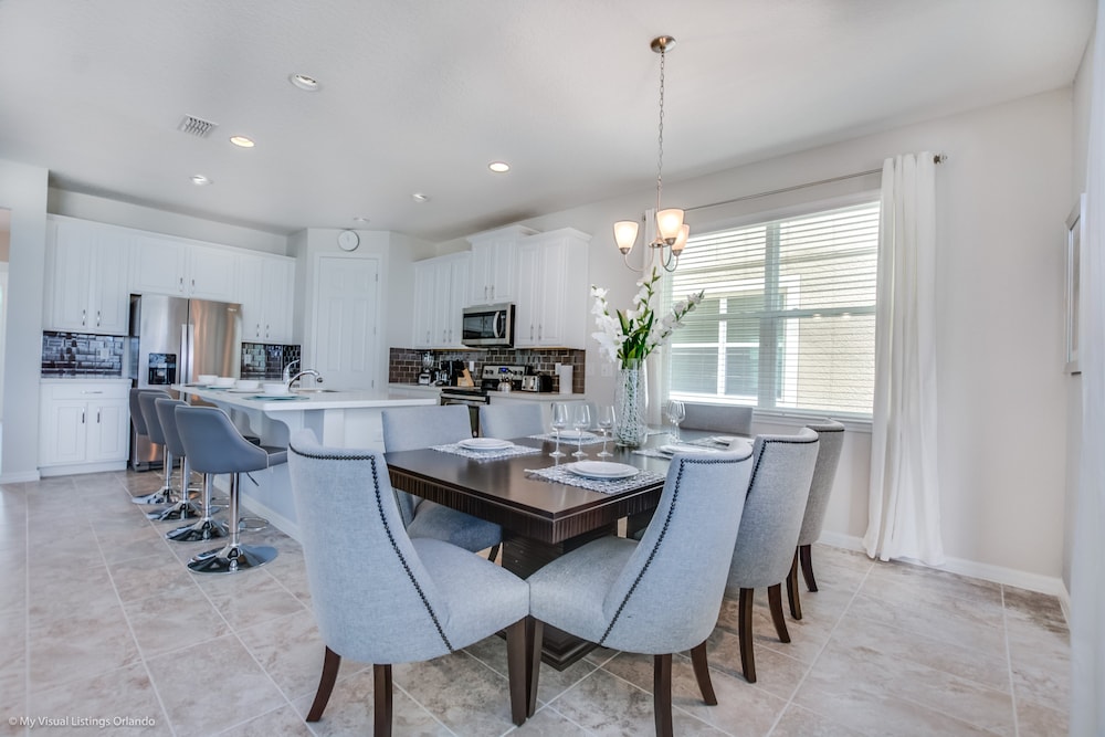 Beautiful 4 Bed With Pool & Spa - photo 31