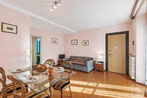 Easy Central Stresa 100 mt From Lake — 4-Star Luxury Hotel in Stresa, Italy