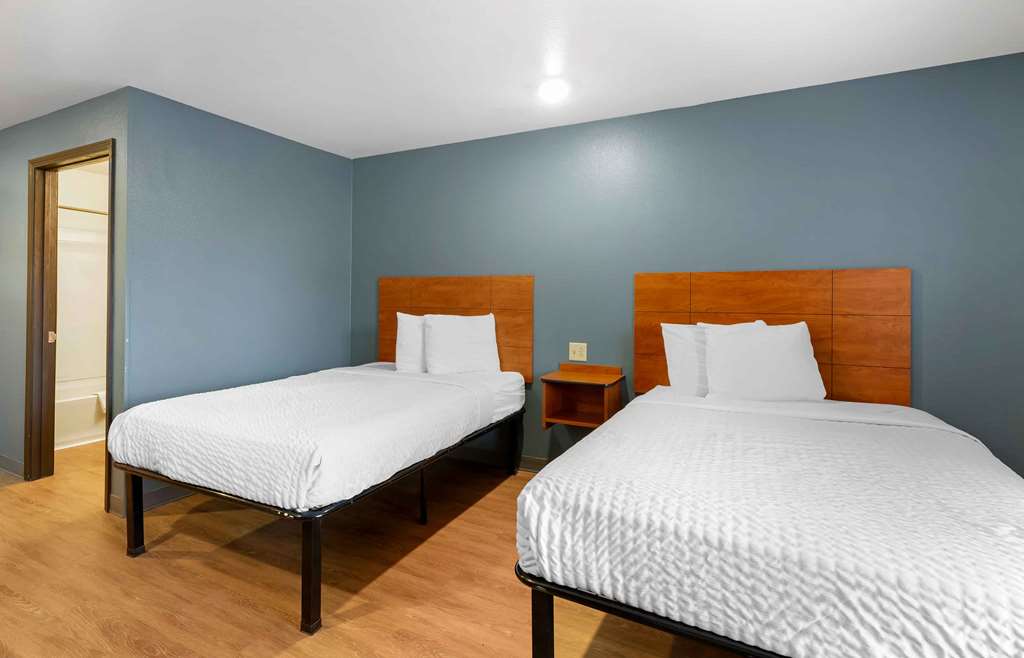 WoodSpring Suites Cleveland Airport - photo 15