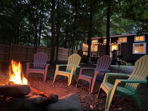 Tiny House on the Battenkill River — 5-Star Luxury Hotel in Greenwich, United States