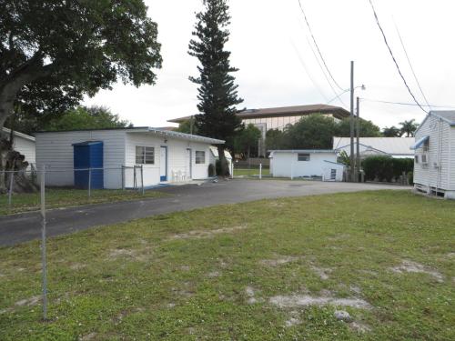 Royal Palms Motel - photo 14