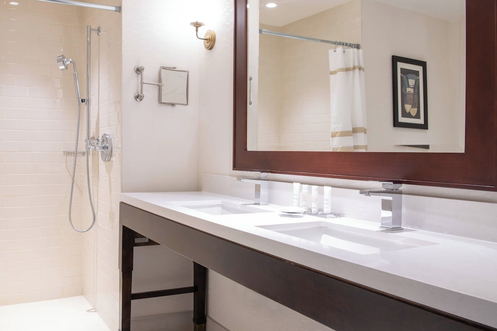 Marriott Syracuse Downtown - photo 18