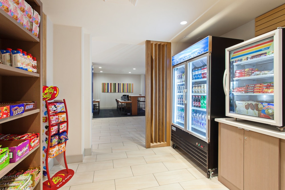 Holiday Inn Express & Suites Corona by IHG - photo 25