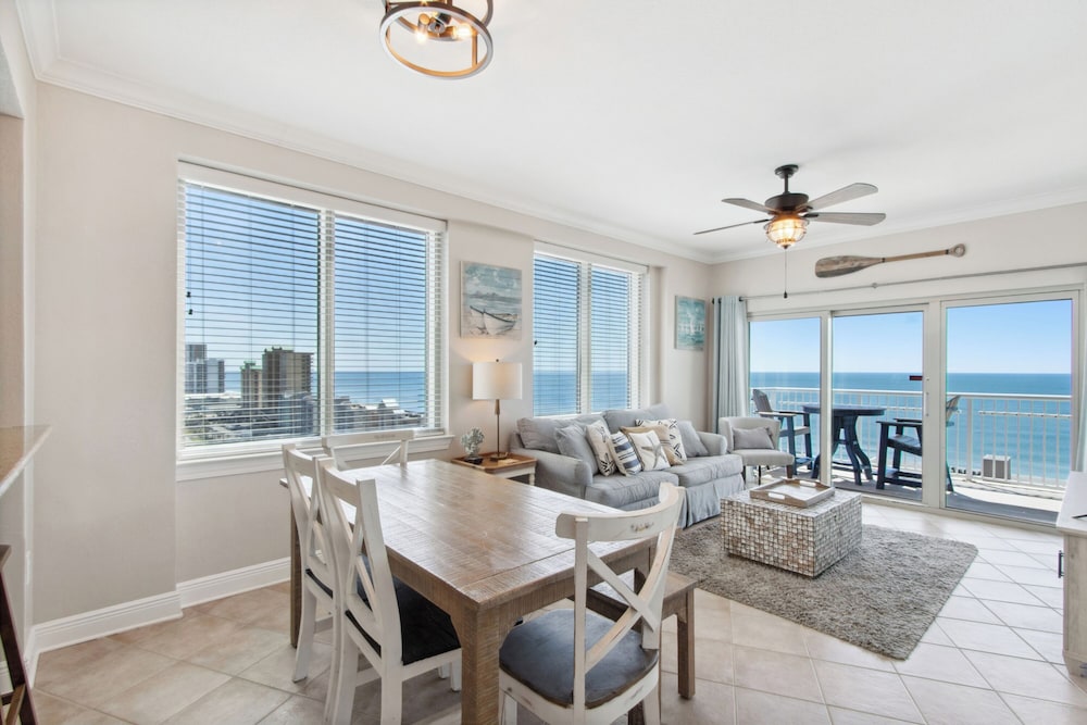 Crystal Tower Comfort Condos by Hosteeva - photo 29