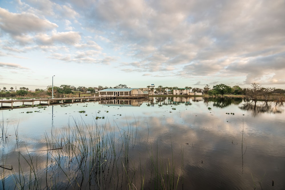 Days Inn & Suites by Wyndham Lake Okeechobee - photo 74