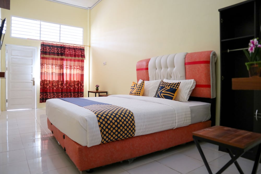 OYO 2274 Wisma Padati Syariah in Padang, Indonesia