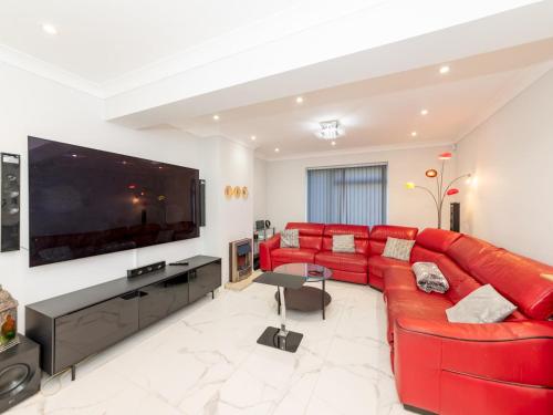 Stylish HouseSmart FeaturesJacuzziLarge Garden Pass the Keys in Reading, United Kingdom