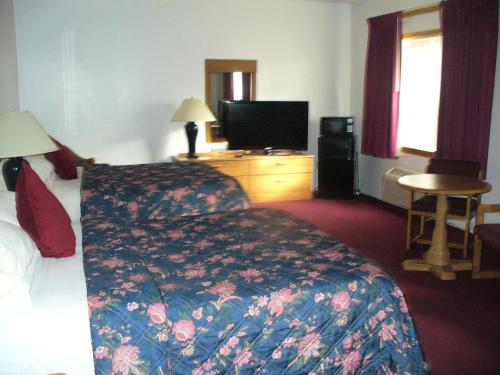 Villager Motel & Glen Manor Estate - photo 2