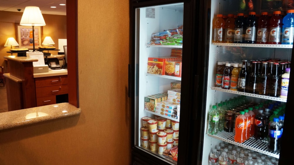 Hampton Inn & Suites Kingman - photo 31