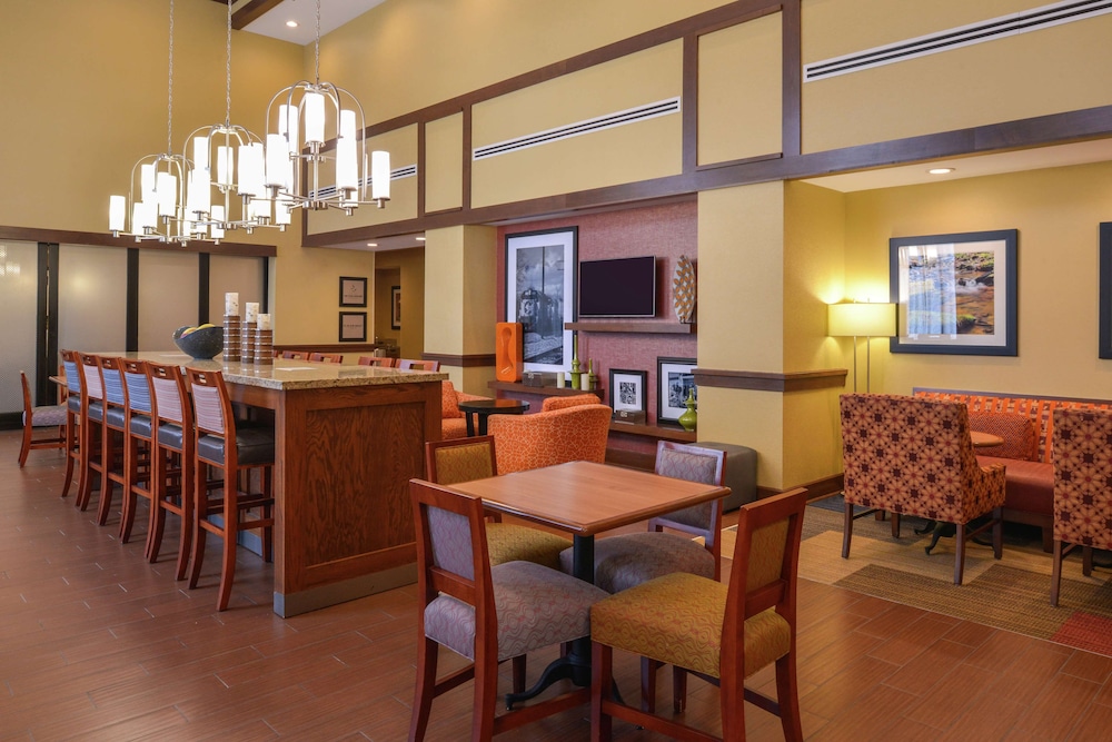 Hampton Inn & Suites by Hilton Lonoke - photo 2