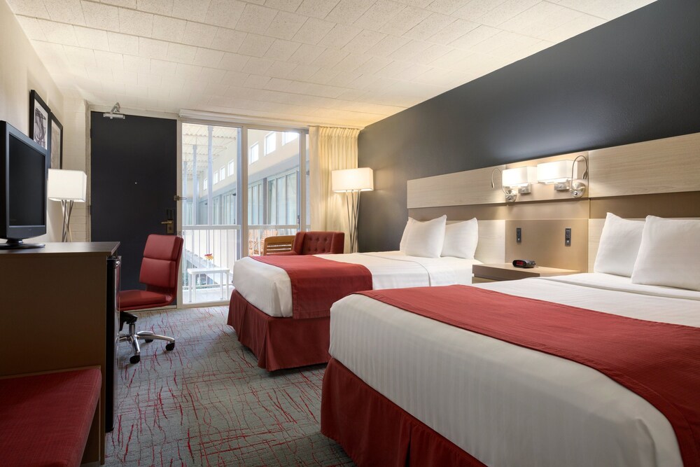 Ramada by Wyndham Clarion - photo 7