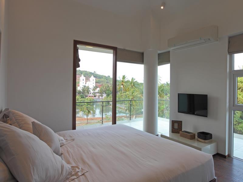 The Golden Pearl Calem Grove in Candolim, India