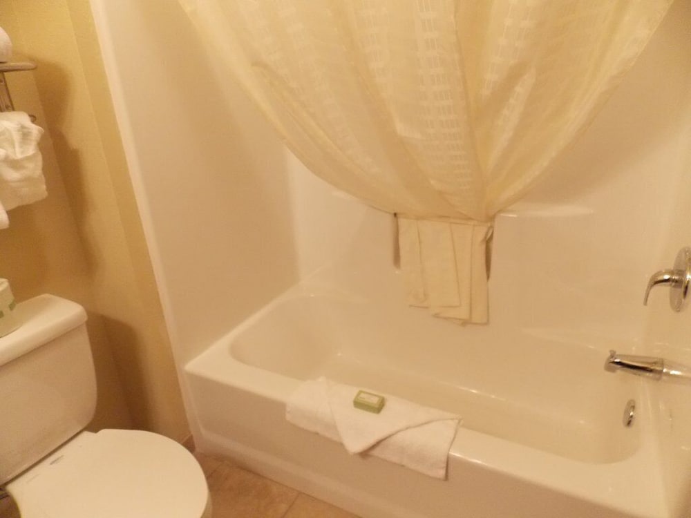 AmeriVu Inn & Suites Crookston - photo 10