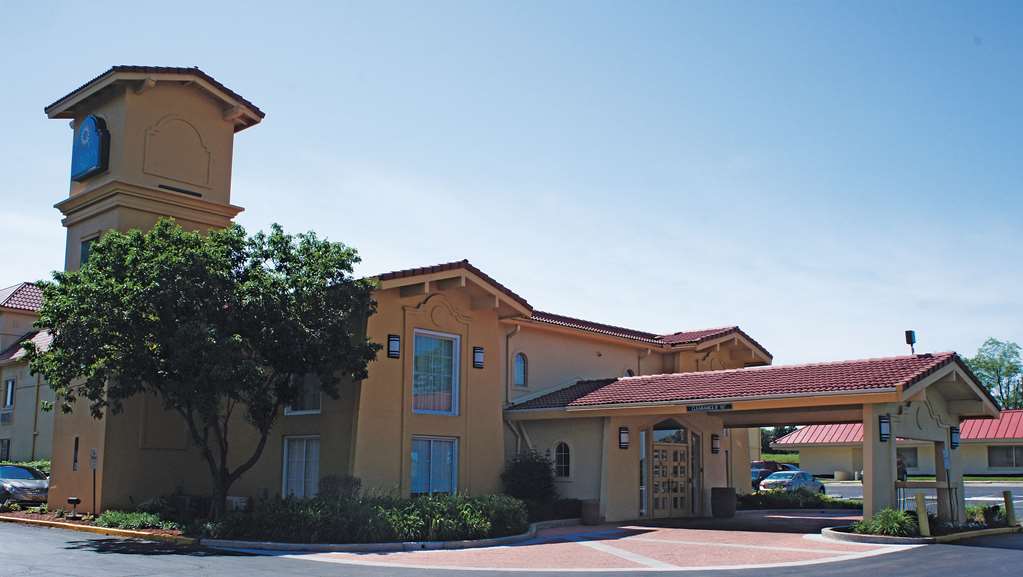 La Quinta Inn by Wyndham Kansas City Lenexa - photo 2