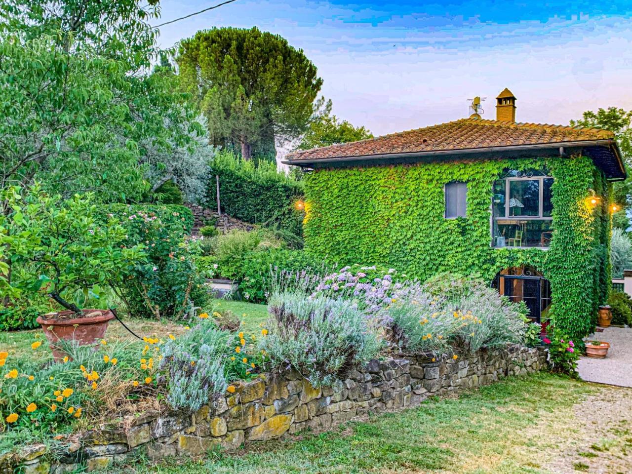 Locazione Turistica Villa Vittoria — 4-Star Luxury Hotel in Stia, Italy