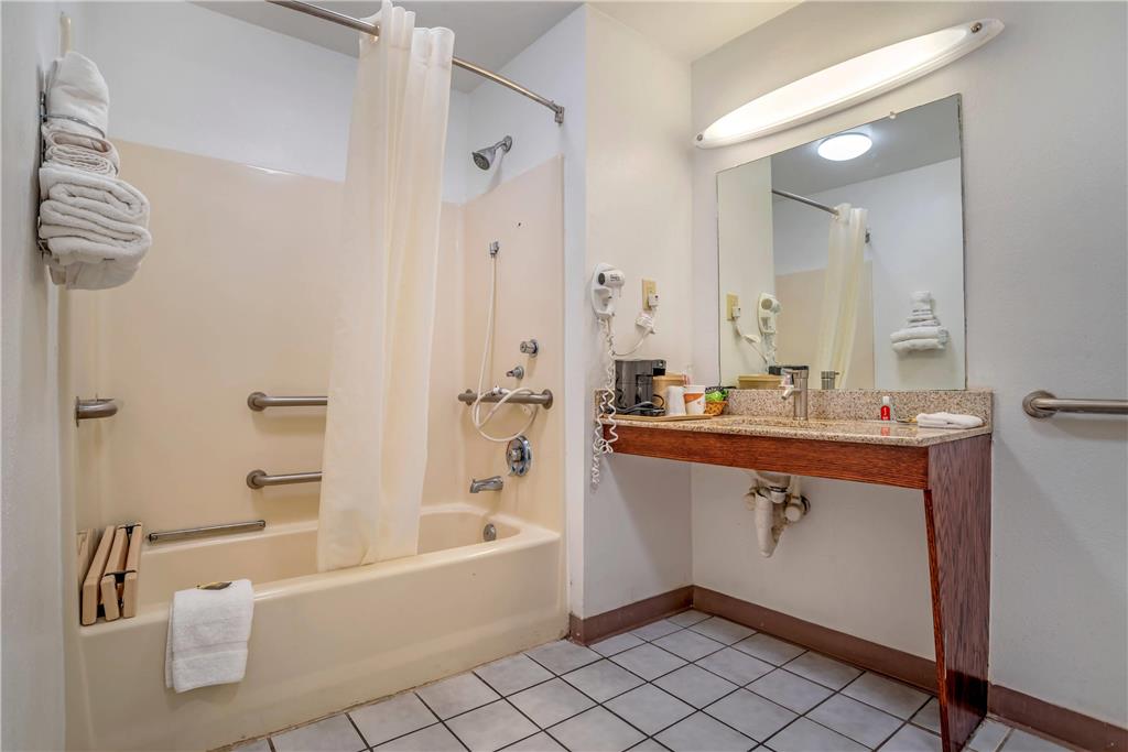 Econo Lodge Tupelo Barnes Crossing - photo 15