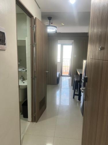 Shore 2 Residences Executive Suite by JMS — 4-Star Luxury Hotel in Manila, Philippines
