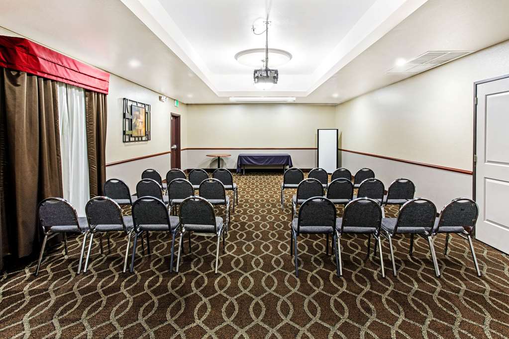 La Quinta Inn & Suites by Wyndham Denver Gateway Park - photo 47