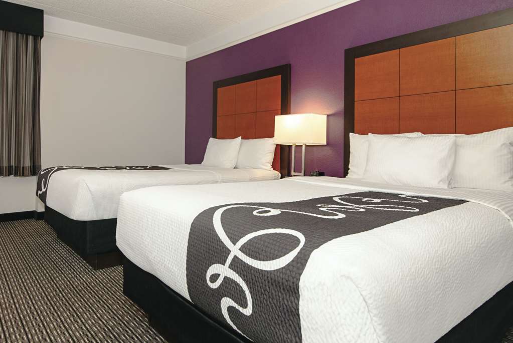 La Quinta Inn & Suites by Wyndham Ontario Airport - photo 29