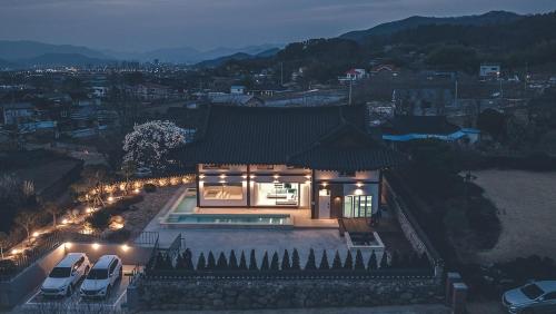 Gyeongju Raum The Hanok Pool Villa — 4-Star Luxury Hotel in Gyeongju, South Korea