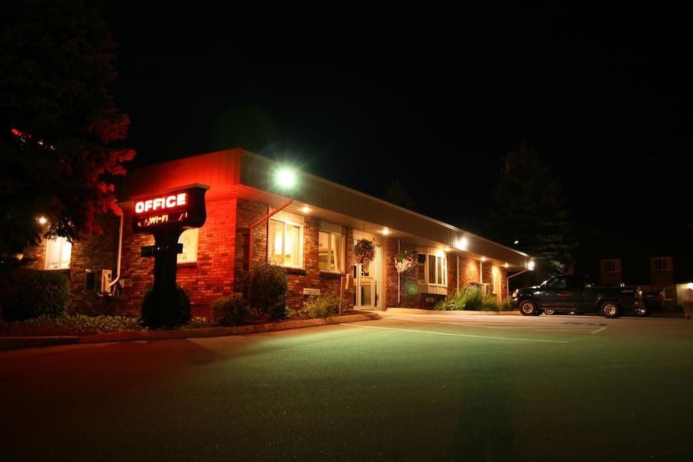 Bangor Inn & Suites - photo 14