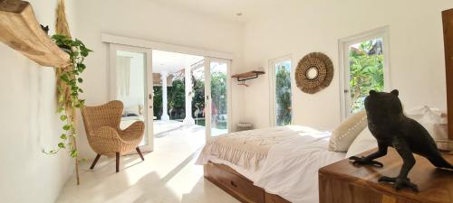 Sunny 3BR Pool Villa in Canggu — 4-Star Luxury Hotel in Canggu, Indonesia