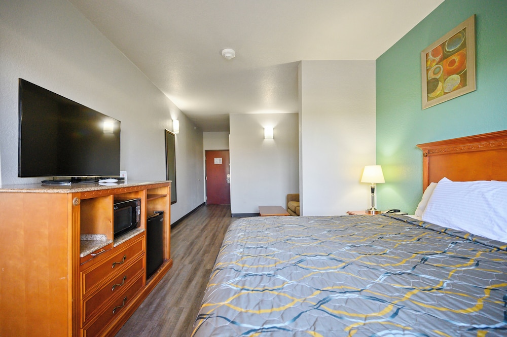HiWay Inn Express of Broken Bow - photo 10