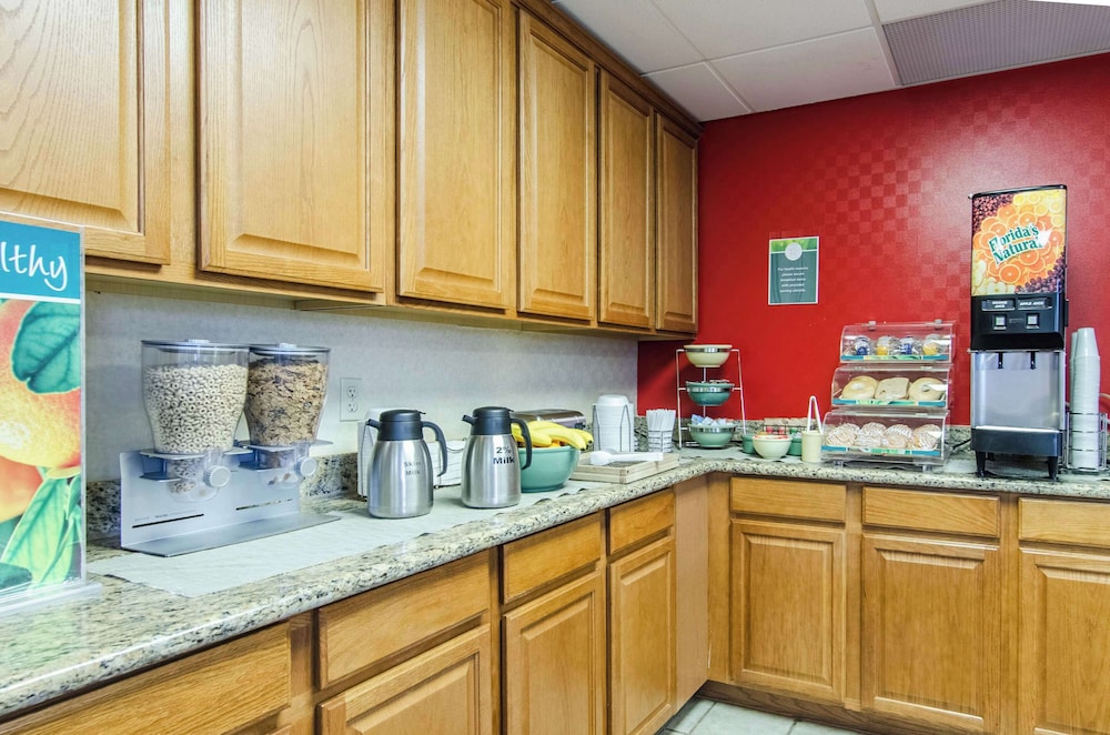 Quality Inn Junction City Near Fort Riley - photo 53