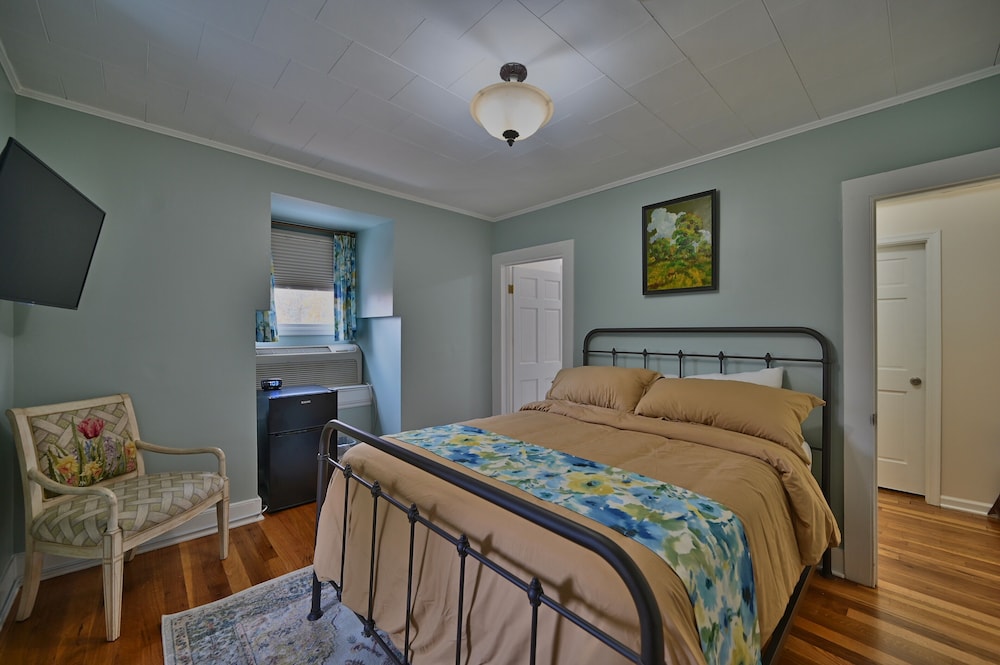 Tom Quick Inn - photo 6