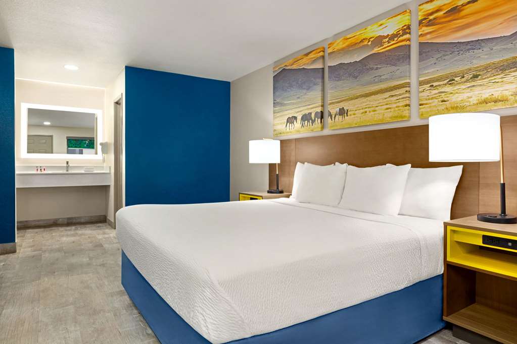 Days Inn by Wyndham Ruidoso Downs - photo 18