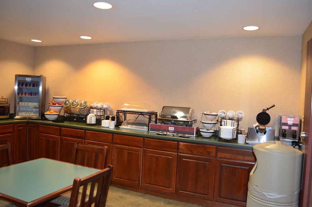 AmericInn by Wyndham Maquoketa - photo 19