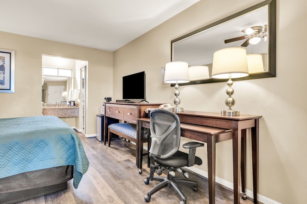 Scottish Fairway Inn - photo 10