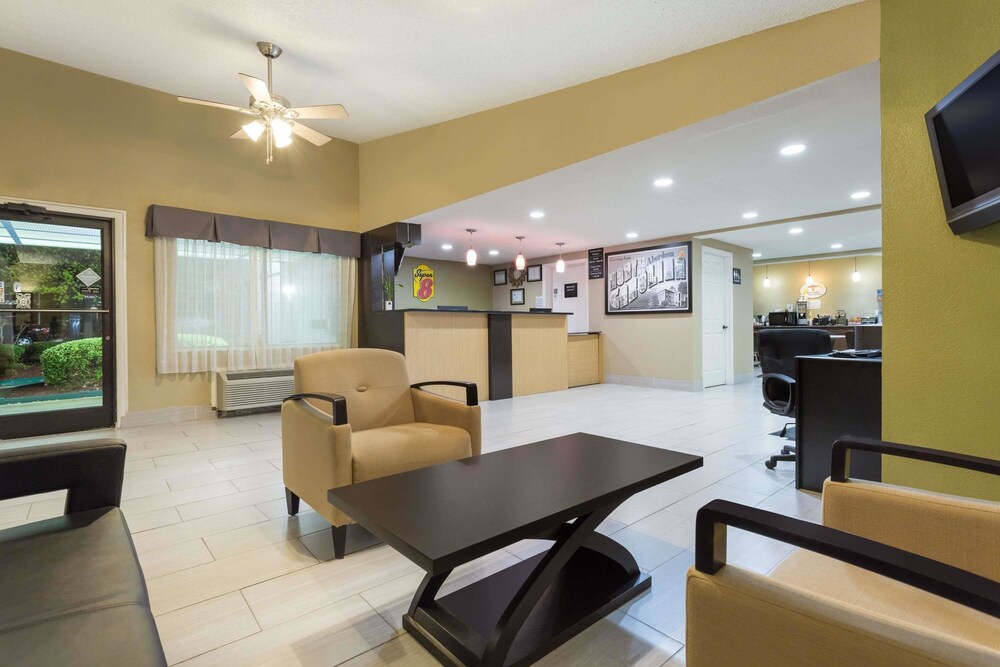 Super 8 by Wyndham Aberdeen Southern Pines - photo 2