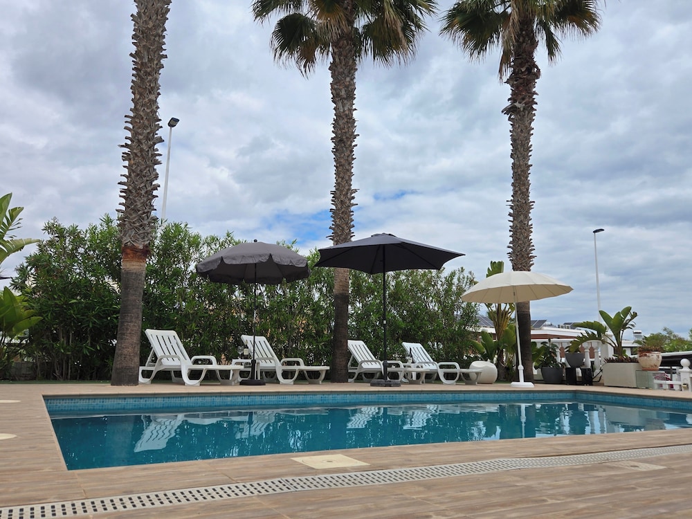 3 bed Villa Sleeps 8 With Private Pool — 4-Star Luxury Hotel in Santa Pola, Spain
