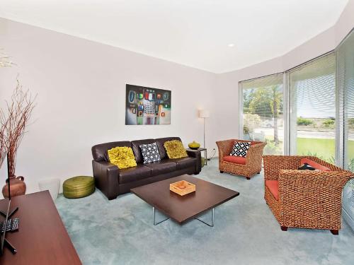 Busselton Beach House with WiFi — 4-Star Luxury Hotel in Busselton, Australia