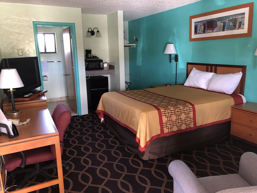 Klamath Motor Lodge - photo 12