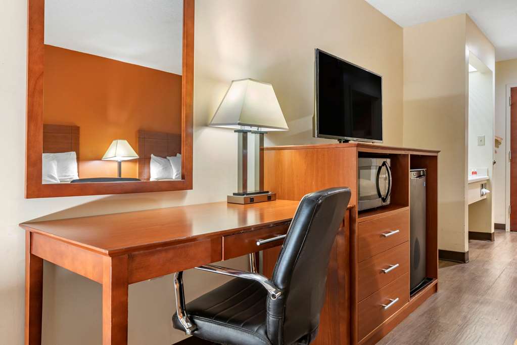 Econo Lodge Saint Stephen - photo 16