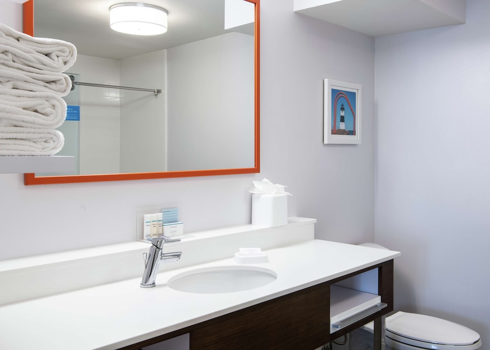 Hampton Inn Erie South - photo 25
