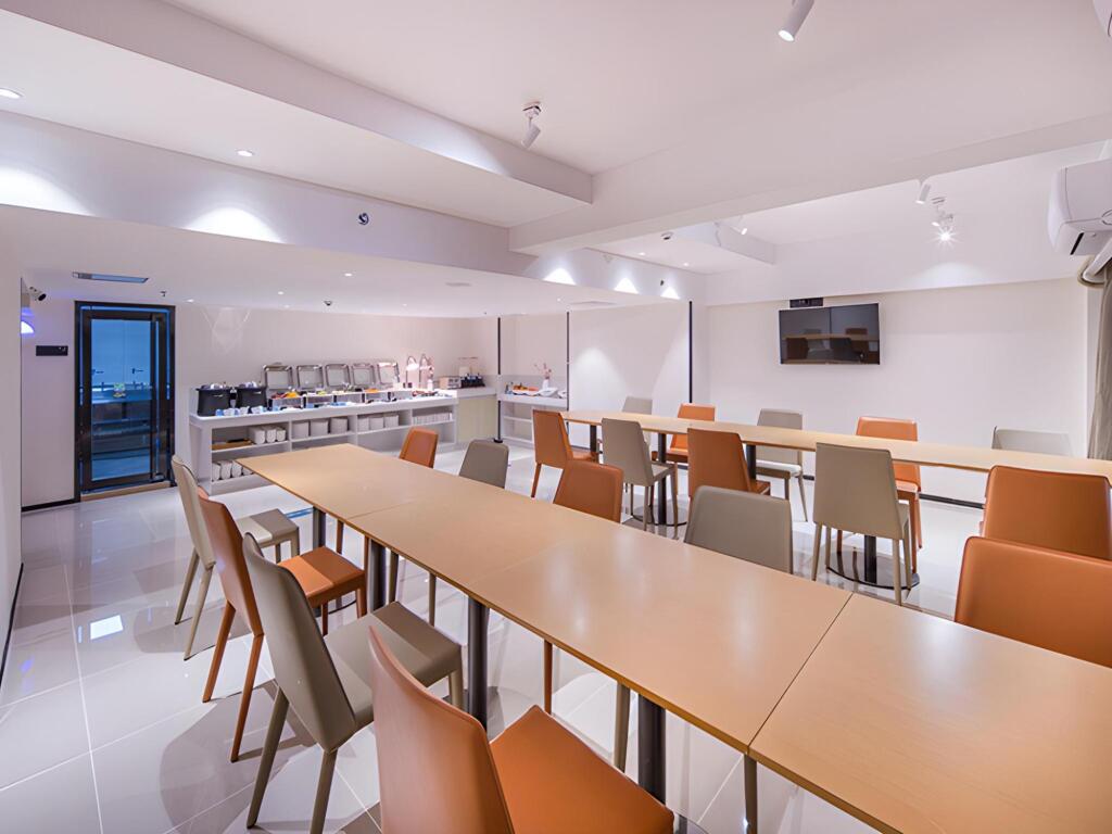 City Comfort Inn Wuzhou Sanqi City Rose Lake Park in Wuzhou, People's Republic of China