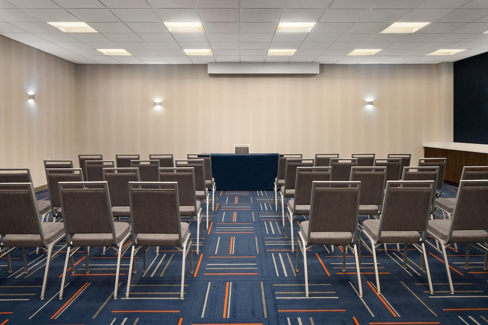 Hampton Inn Chambersburg - photo 33