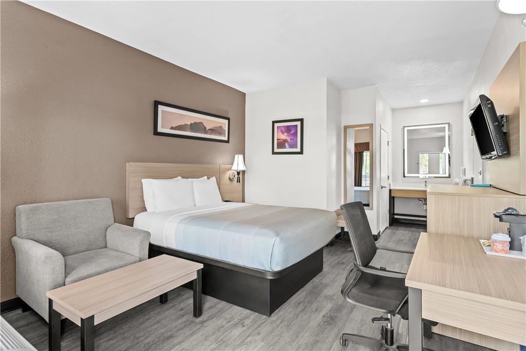 Quality Inn & Suites Albuquerque - photo 10