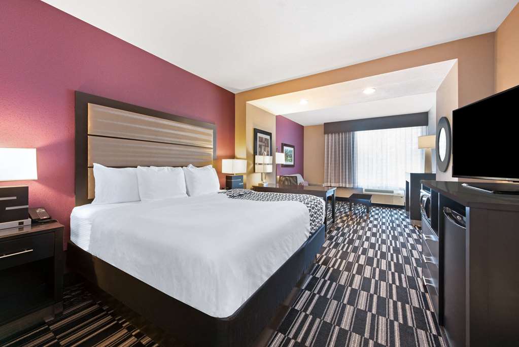 La Quinta Inn & Suites by Wyndham West Monroe - photo 21
