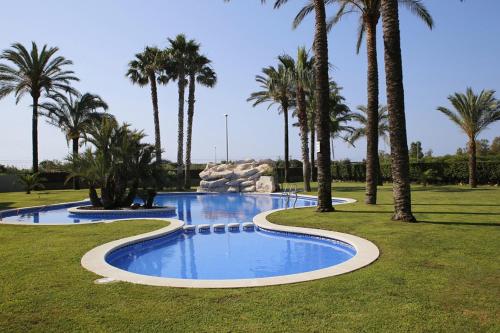 AT119 Completamente equipado con piscina y cerca de la playa — 4-Star Luxury Hotel in Torredembarra, Spain