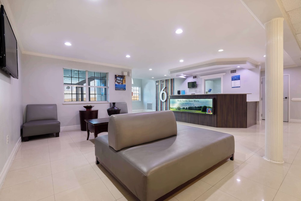 Motel 6 McAllen TX East - photo 2