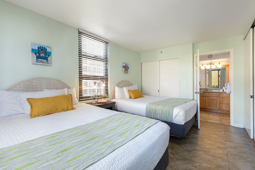 Light & Airy 8th Floor Ocean View Condo with Lanai and FREE Parking by Koko Resort Vacation Rentals - photo 3