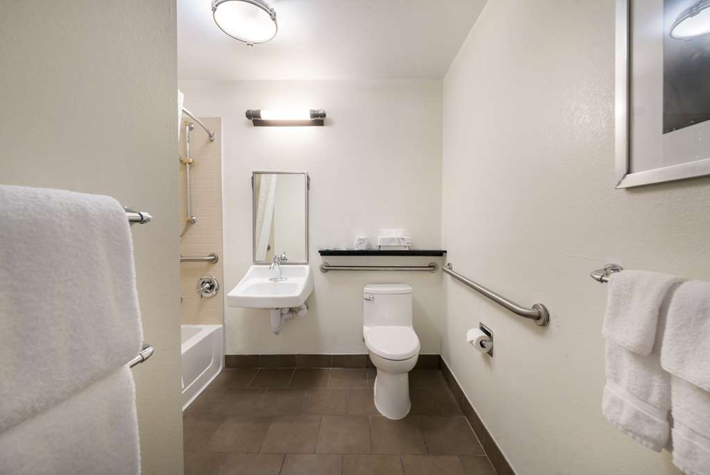Sonesta Simply Suites Hampton - photo 28